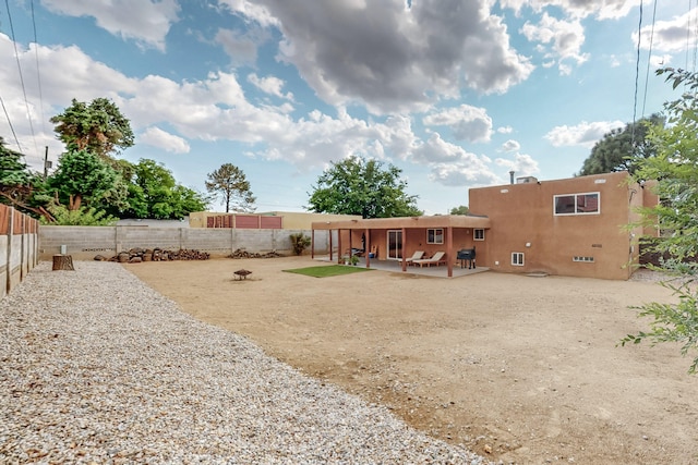 view of yard featuring a patio