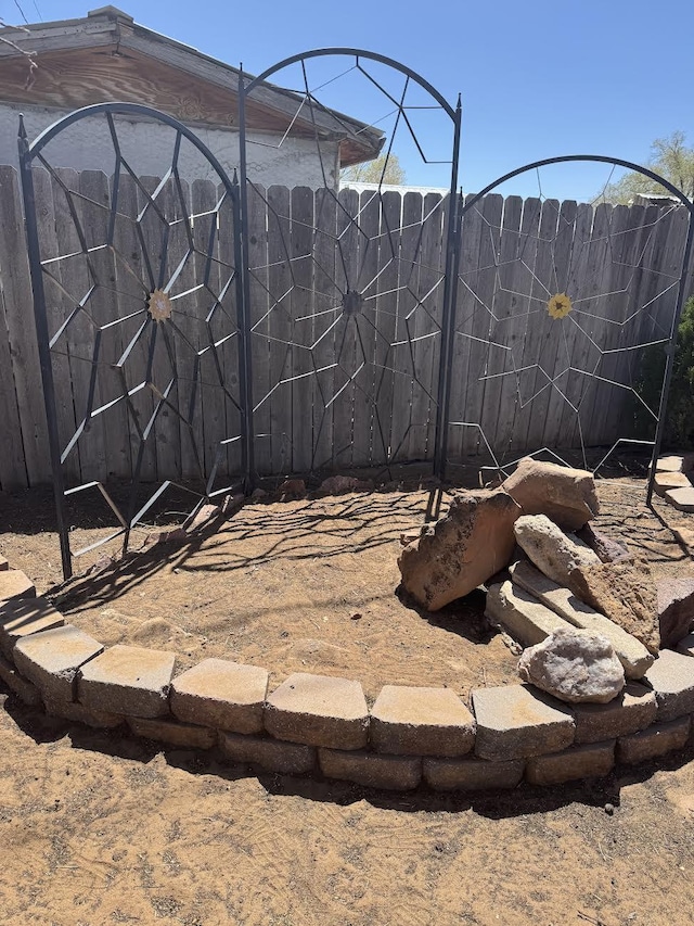 809 Kingman Ave, Grants, NM 87020 - view of yard with fence