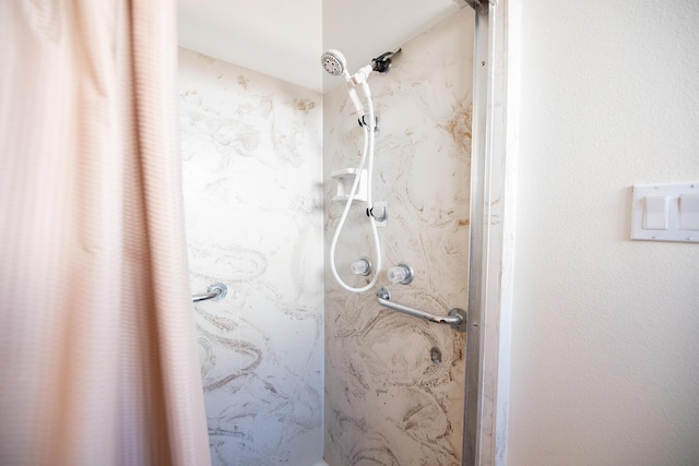 809 Kingman Ave, Grants, NM 87020 - bathroom with a marble finish shower