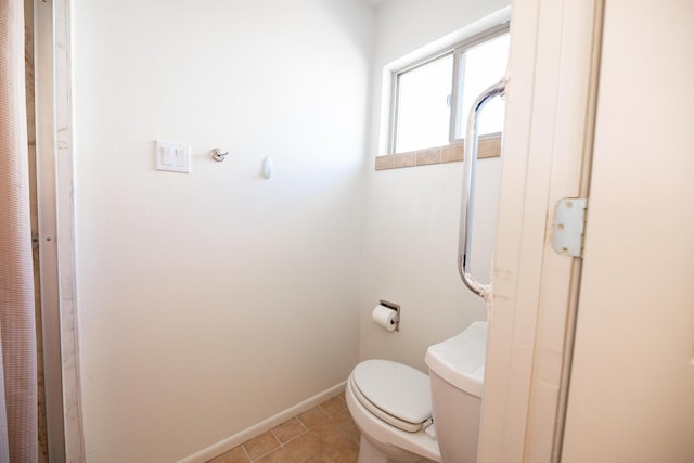 809 Kingman Ave, Grants, NM 87020 - bathroom featuring toilet and baseboards