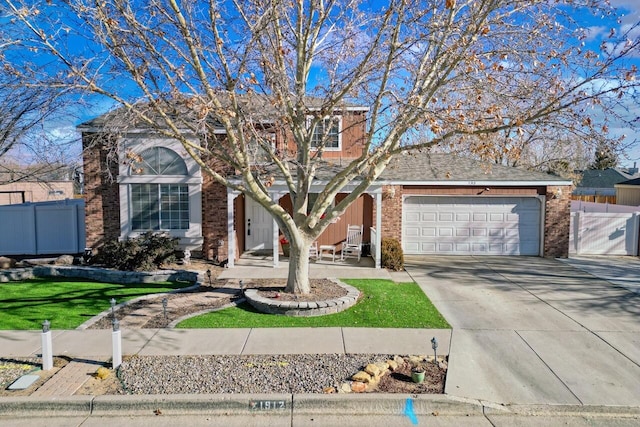 view of front property featuring a garage