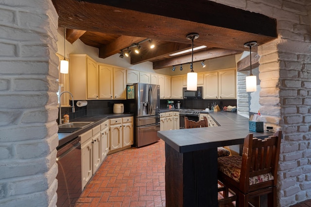 kitchen with sink, hanging light fixtures, beam ceiling, tasteful backsplash, and black appliances