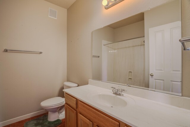 bathroom with baseboards, visible vents, toilet, a shower with curtain, and vanity