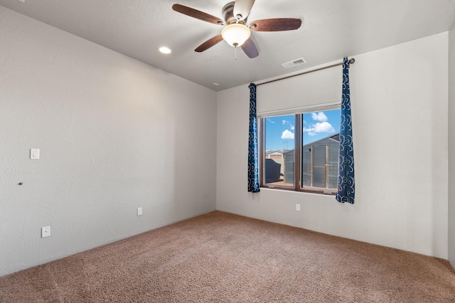 carpeted empty room featuring ceiling fan