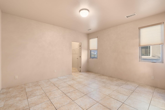 unfurnished room featuring light tile patterned floors