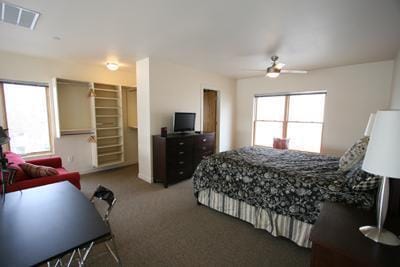 bedroom featuring carpet flooring and ceiling fan