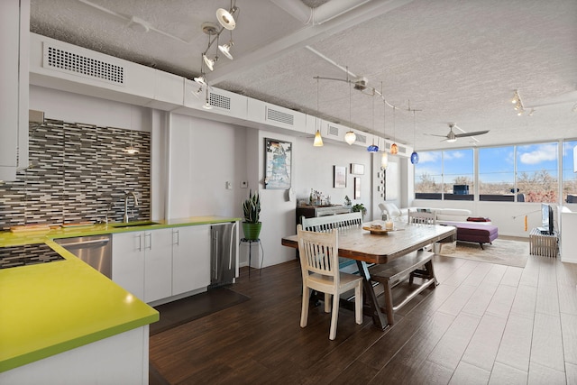 dining room featuring hardwood / wood-style flooring, sink, a textured ceiling, and ceiling fan