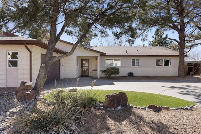 ranch-style home featuring a garage