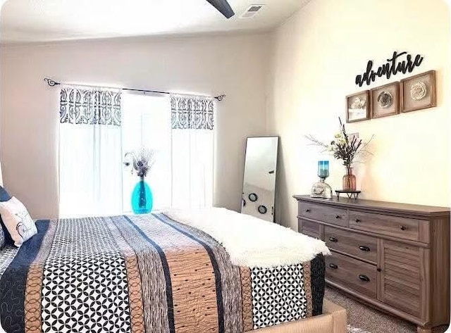 bedroom with ceiling fan