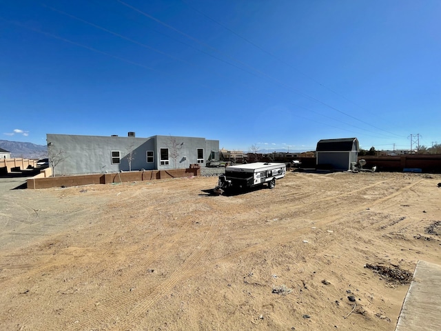 view of yard with a shed