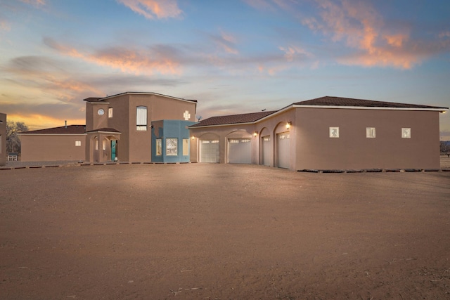 view of front facade with a garage