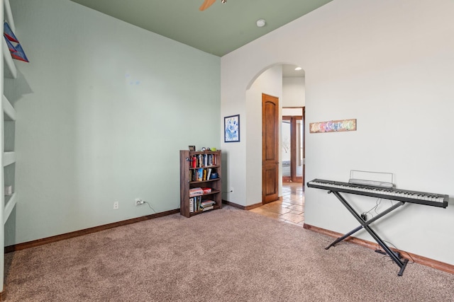 misc room featuring light carpet and ceiling fan