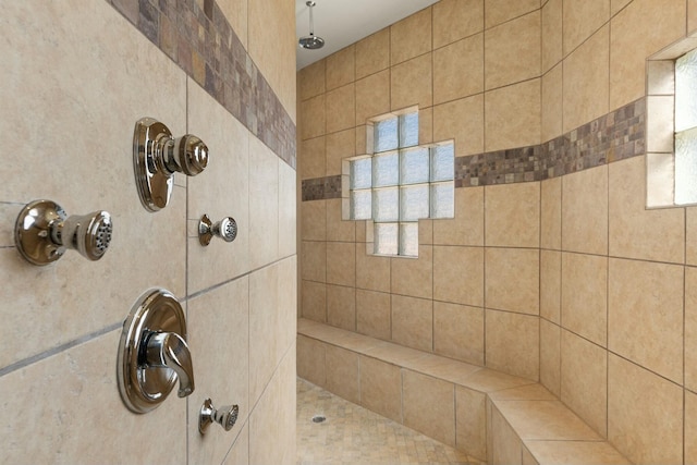 bathroom featuring a tile shower