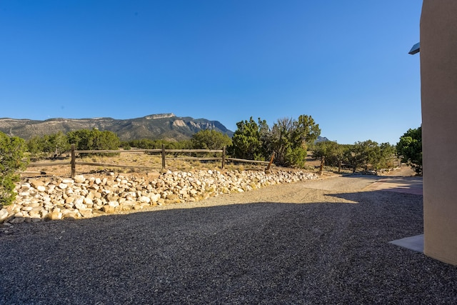 view of yard with a mountain view