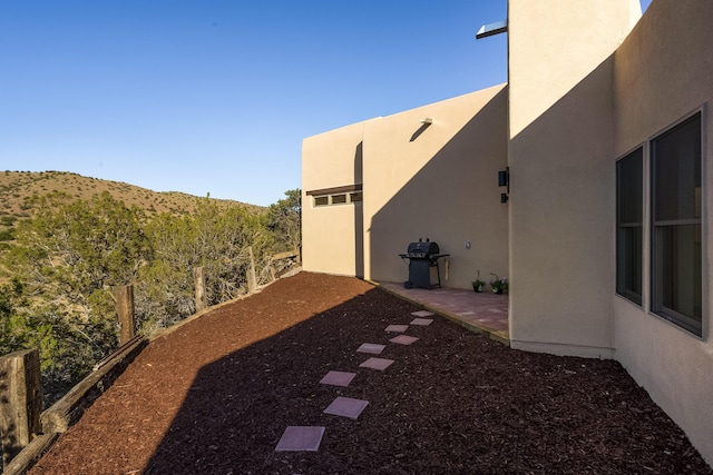 view of yard with a patio and a mountain view