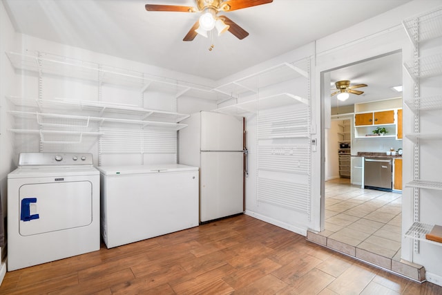 clothes washing area with separate washer and dryer, light hardwood / wood-style flooring, and ceiling fan