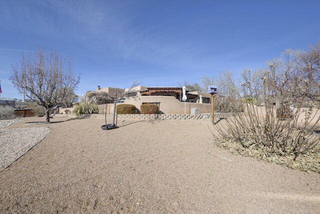 view of yard featuring an outbuilding and a mountain view