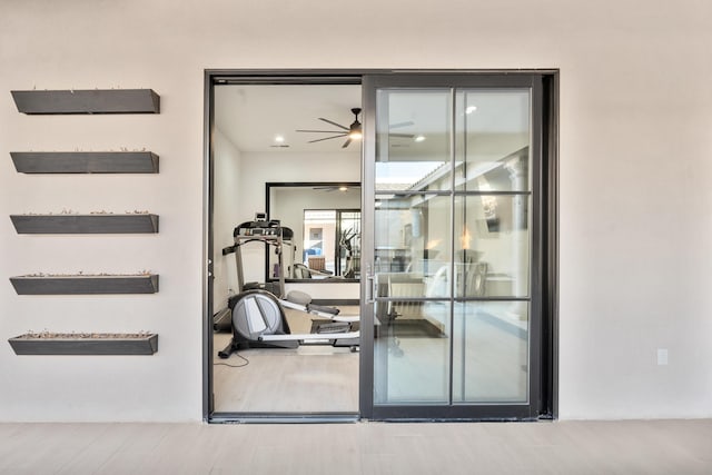 exercise room featuring ceiling fan