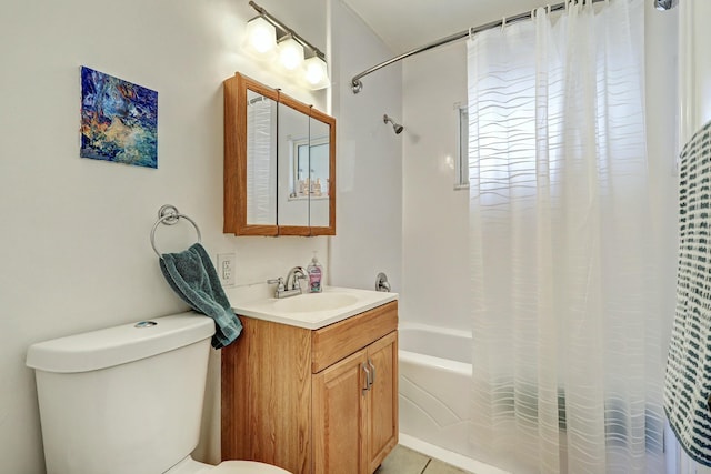 full bathroom with shower / tub combo with curtain, vanity, and toilet