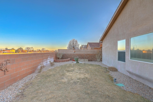 view of yard at dusk