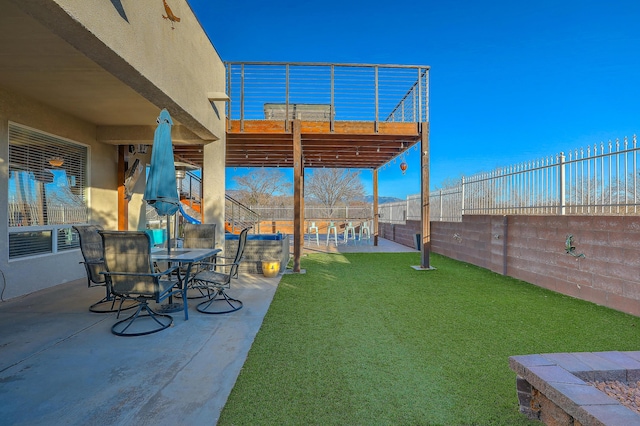 view of yard with a patio