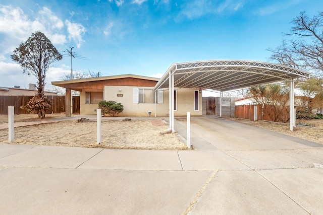 view of front facade with a carport