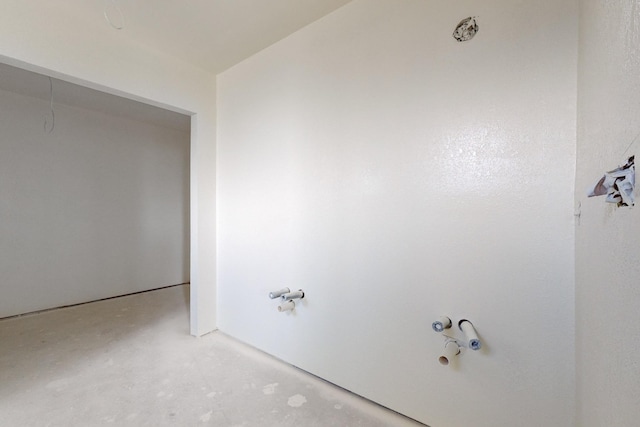 empty room featuring concrete flooring