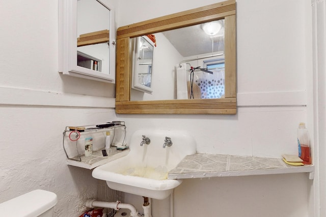 bathroom featuring sink and toilet