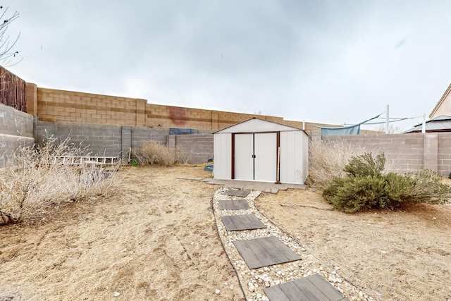 view of yard with a storage unit