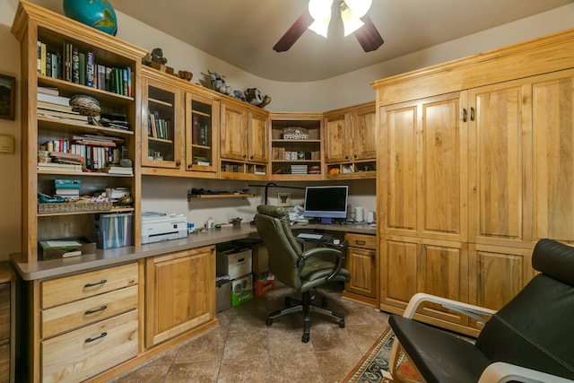 6816 Nagoya Rd NE, Rio Rancho, NM 87144 - tiled home office with ceiling fan and built in desk