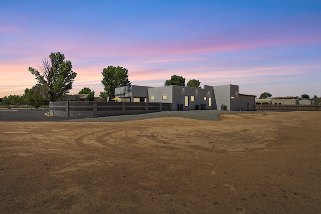 view of yard at dusk