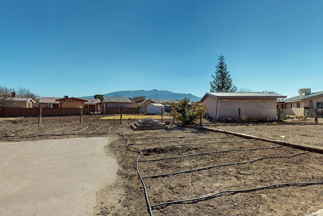 view of yard with a mountain view