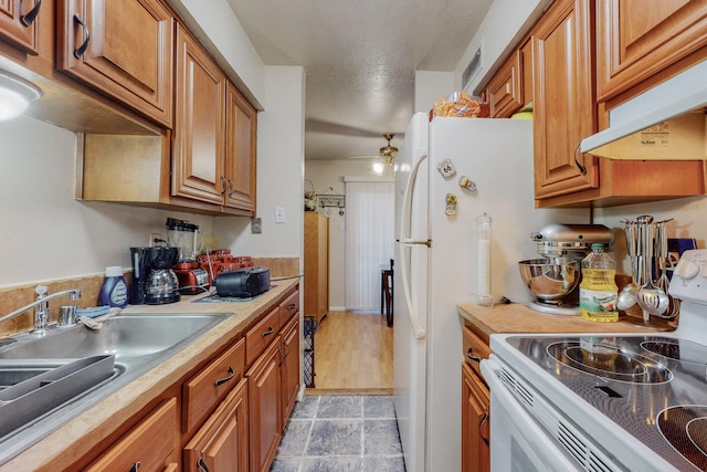 kitchen with sink, electric range, and ceiling fan