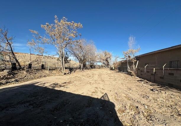 Listing photo 2 for 3131 Rosendo Garcia Rd SW, Albuquerque NM 87105