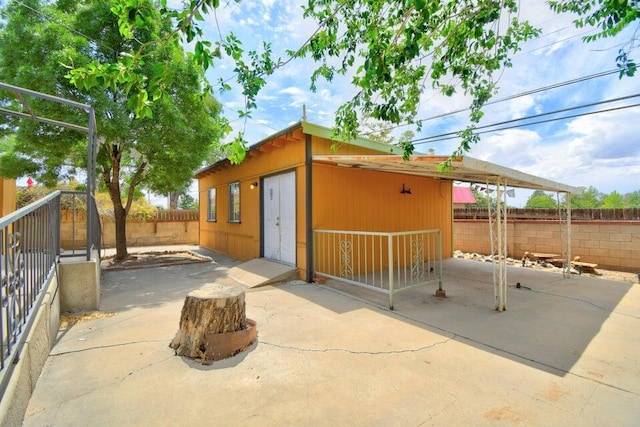 view of outdoor structure featuring an outbuilding and a fenced backyard