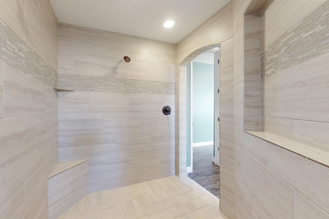 bathroom featuring a tile shower