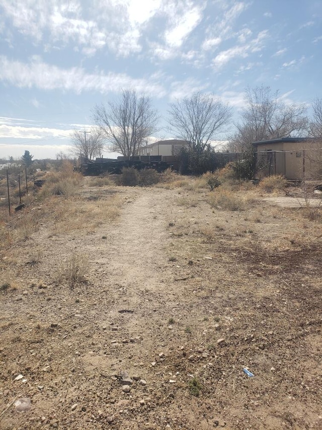 view of yard featuring a rural view