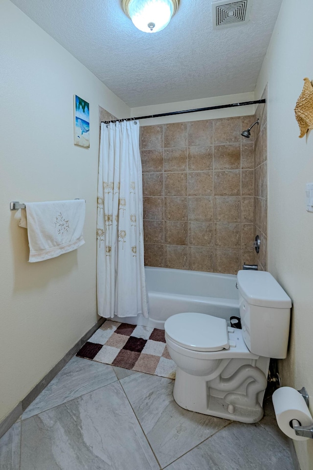 bathroom featuring shower / tub combo, a textured ceiling, and toilet