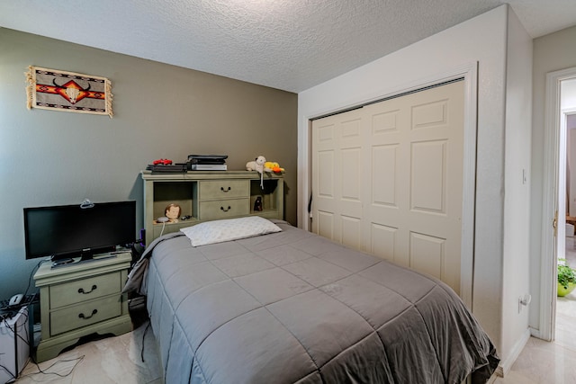 bedroom featuring a closet and a textured ceiling