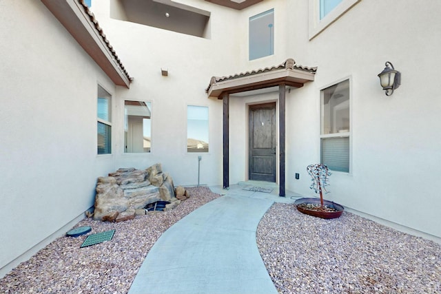 entrance to property with stucco siding