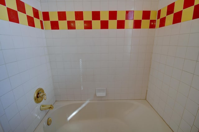 bathroom featuring a washtub