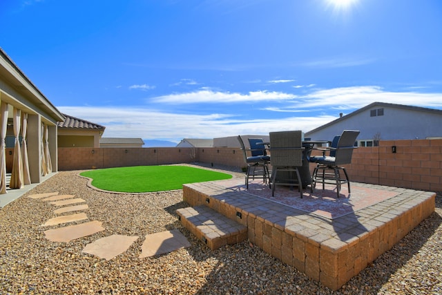 view of yard featuring a patio area