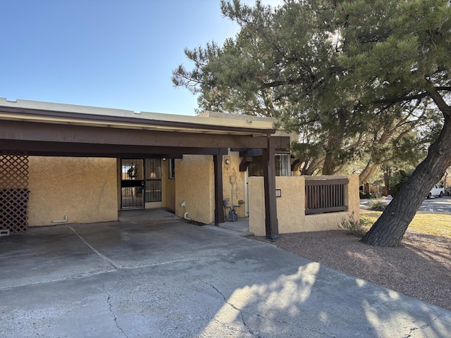 view of front of house featuring a carport