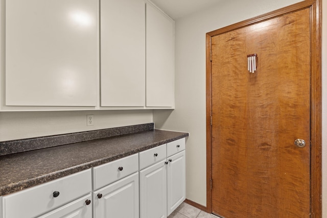 laundry area featuring light tile patterned floors