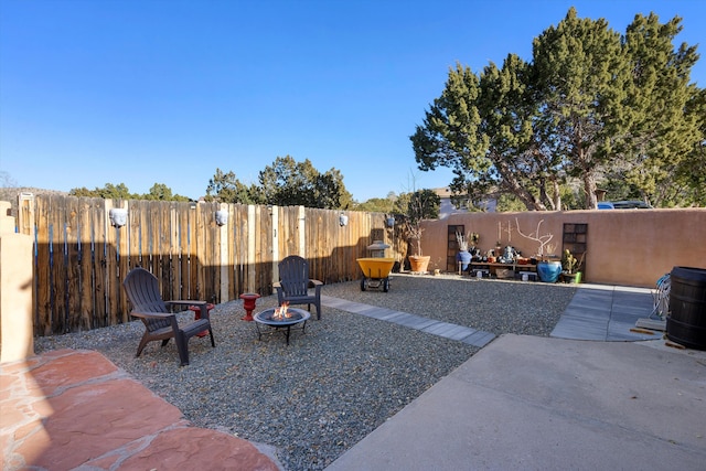 29 Sandia Ln, Placitas, NM 87043 - view of patio with a fenced backyard and an outdoor fire pit