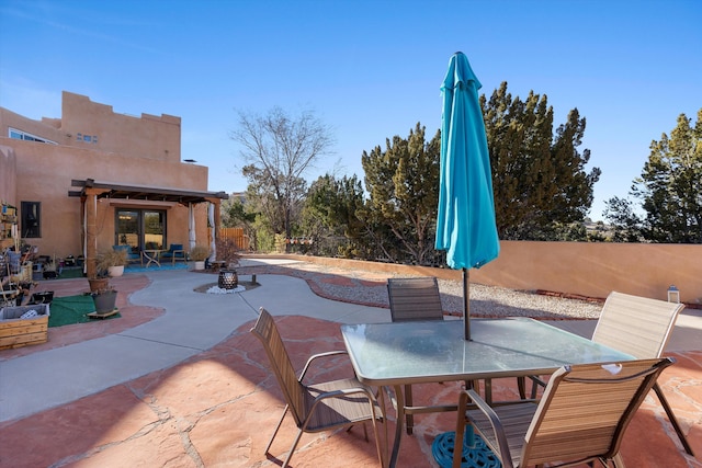 29 Sandia Ln, Placitas, NM 87043 - view of patio / terrace featuring outdoor dining space and fence