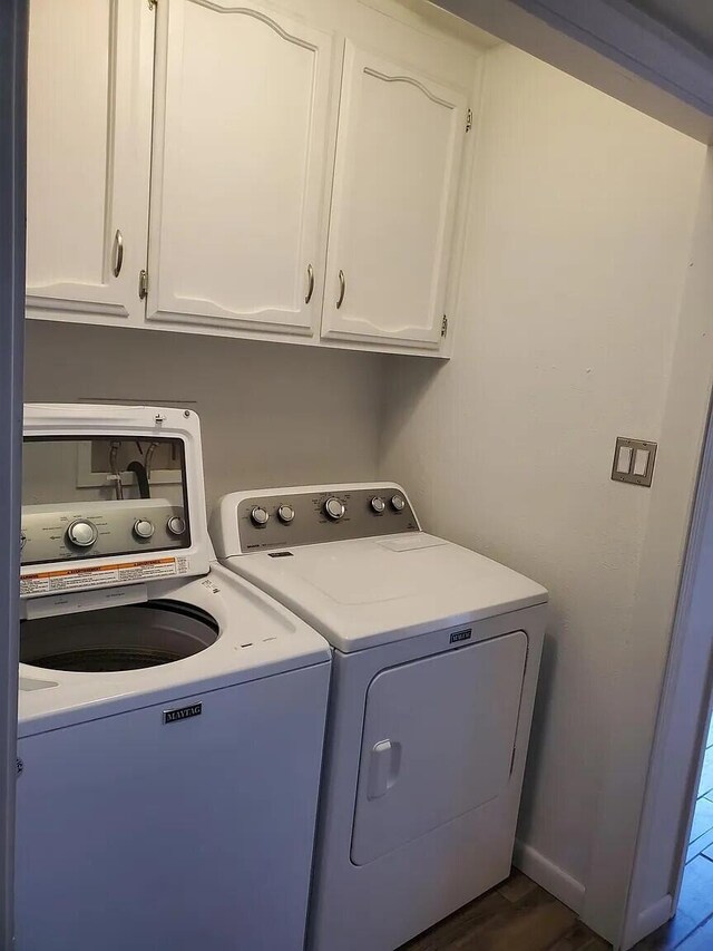 washroom featuring cabinets and washing machine and clothes dryer