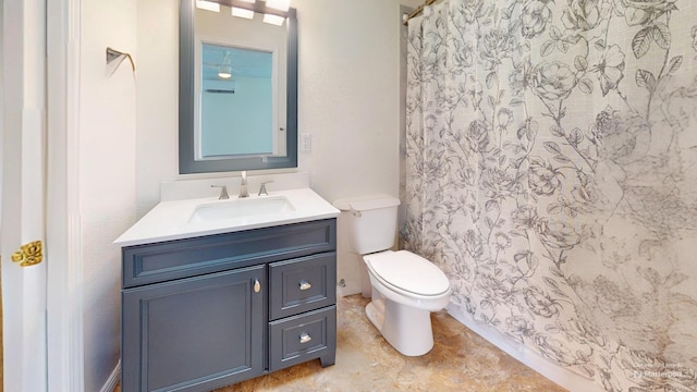 bathroom featuring a shower with curtain, vanity, and toilet