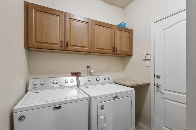 laundry room with cabinets and independent washer and dryer