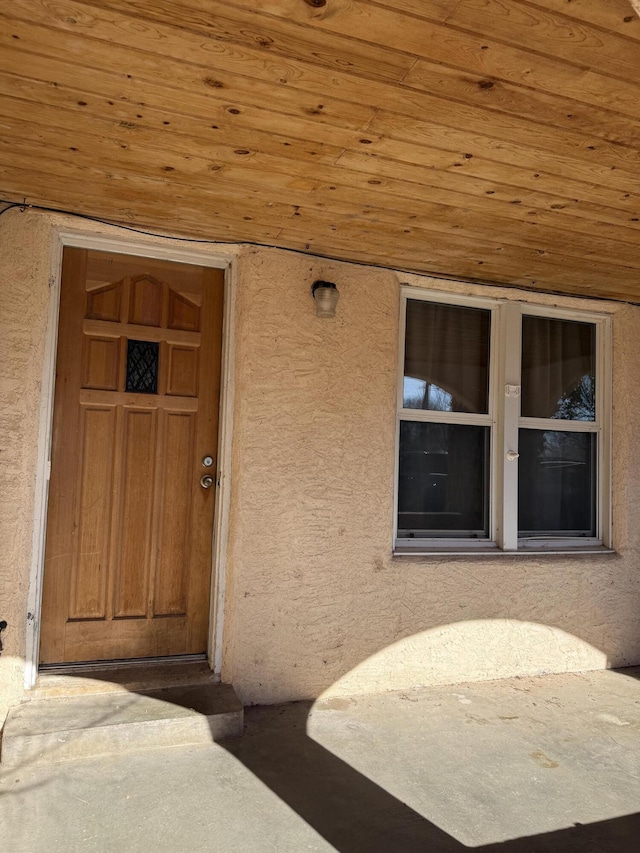 property entrance with stucco siding